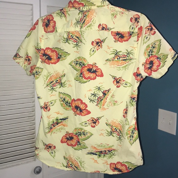 Vintage Hawaiin Floral Button Down  🌸 - Picture 2 of 2